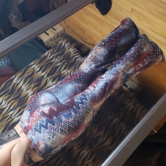 Funky Soft Flair Booty Pants - Picture 3 of 9